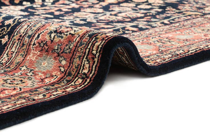 Detail image of 4' 8 x 6' 10 Sarouk Rug