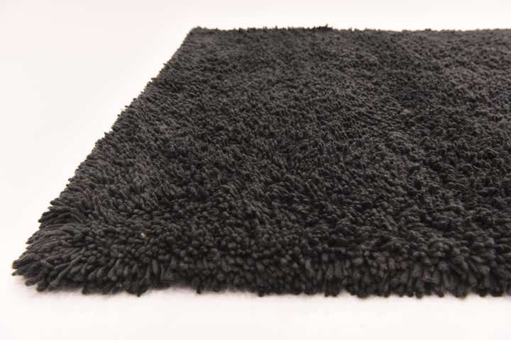 5' 6 x 7' 8 Solid Shag Rug