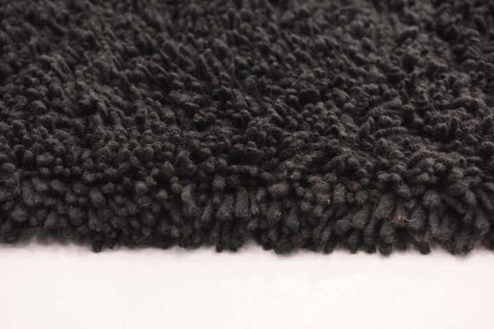 5' 6 x 7' 8 Solid Shag Rug
