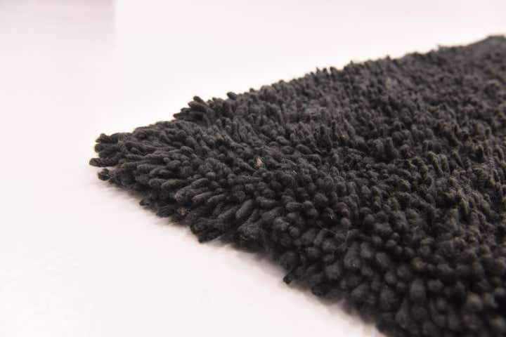 5' 6 x 7' 8 Solid Shag Rug