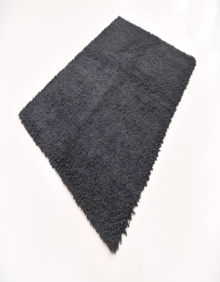 Detail image of 5' 6 x 7' 6 Solid Shag Rug