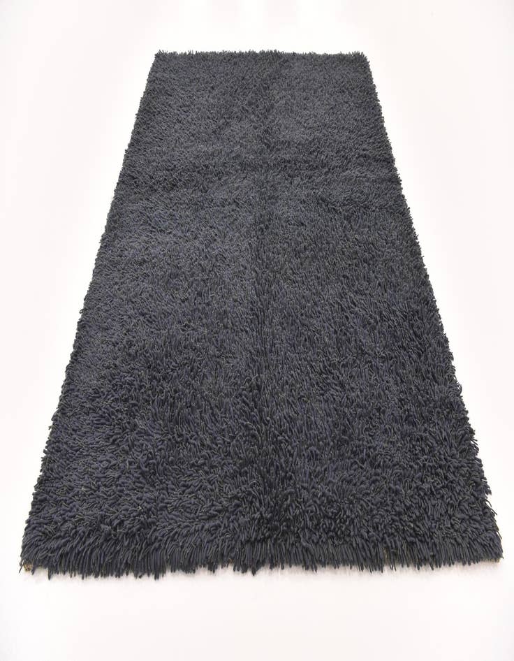 Detail image of 5' 6 x 7' 6 Solid Shag Rug