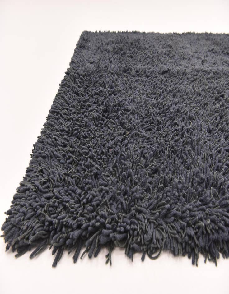 Detail image of 5' 6 x 7' 6 Solid Shag Rug