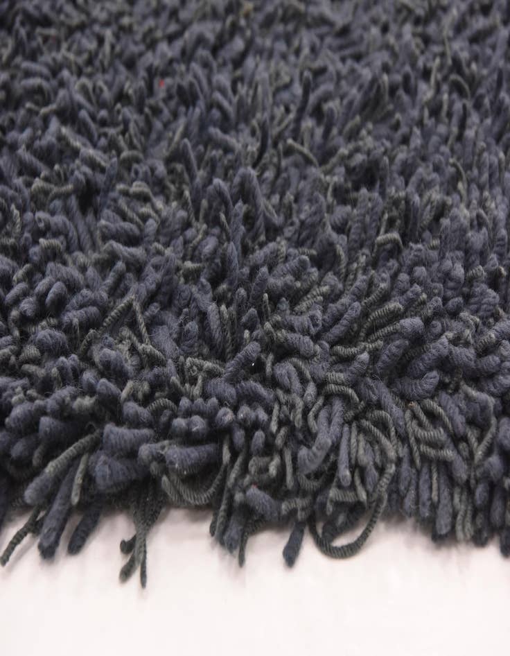 Detail image of 5' 6 x 7' 6 Solid Shag Rug