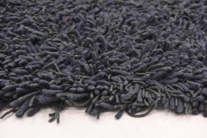 5' 6 x 7' 6 Solid Shag Rug