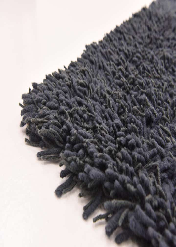 5' 6 x 7' 6 Solid Shag Rug