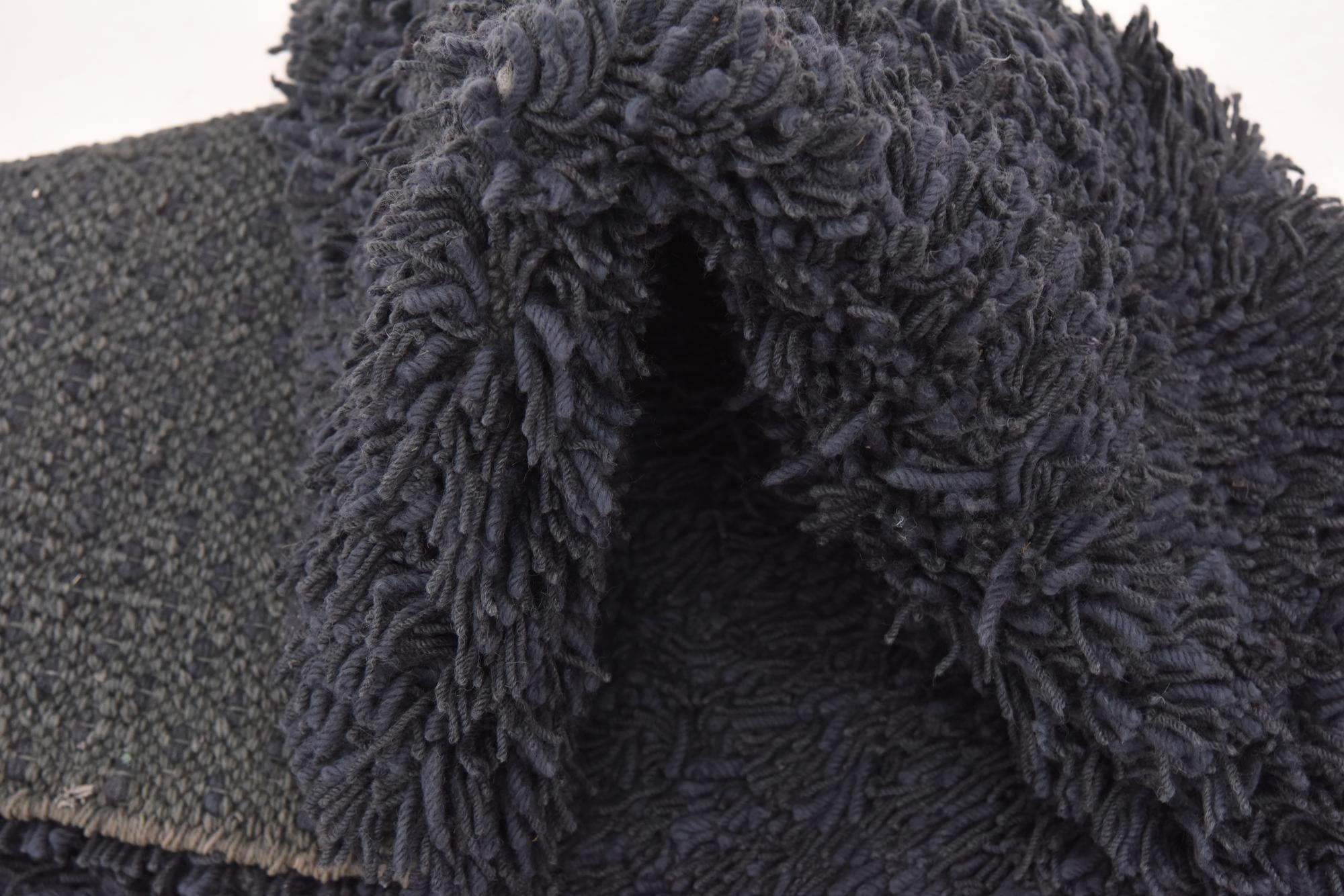 5' 7 x 7' 5 Solid Shag Rug