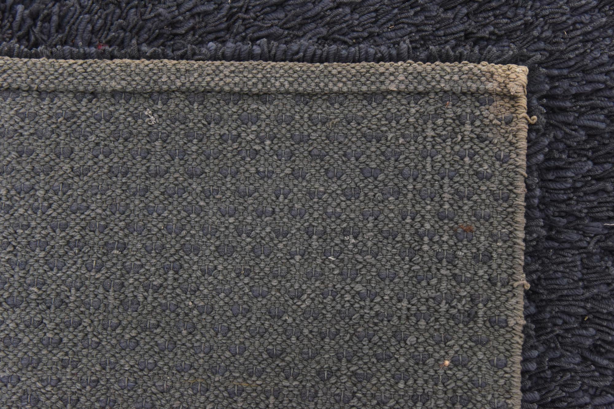 5' 7 x 7' 5 Solid Shag Rug