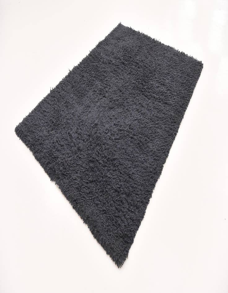 Detail image of 5' 7 x 7' 5 Solid Shag Rug
