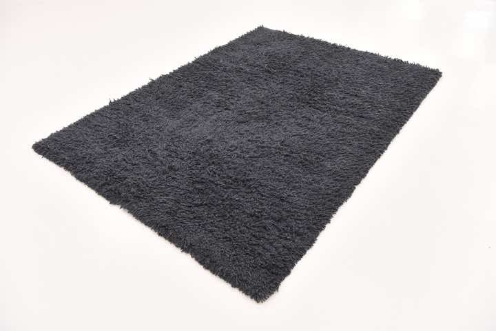 5' 7 x 7' 5 Solid Shag Rug