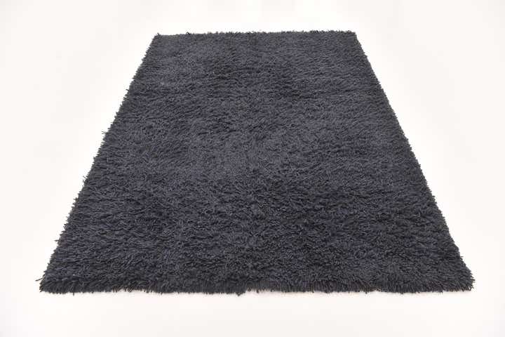 5' 7 x 7' 5 Solid Shag Rug
