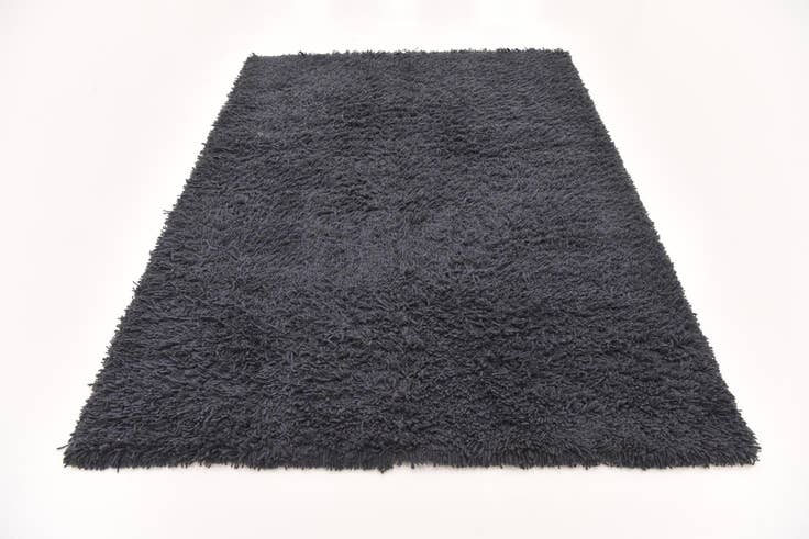 Detail image of 5' 7 x 7' 5 Solid Shag Rug