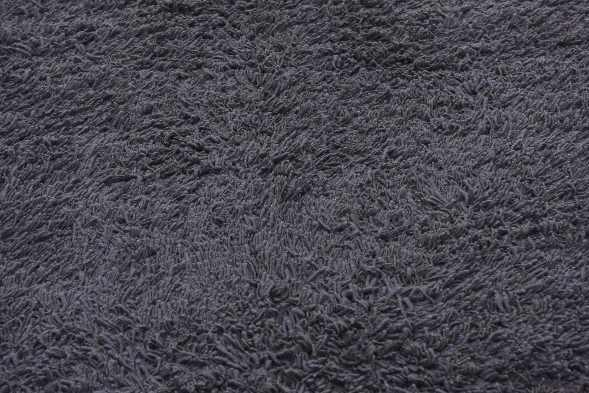 5' 7 x 7' 5 Solid Shag Rug