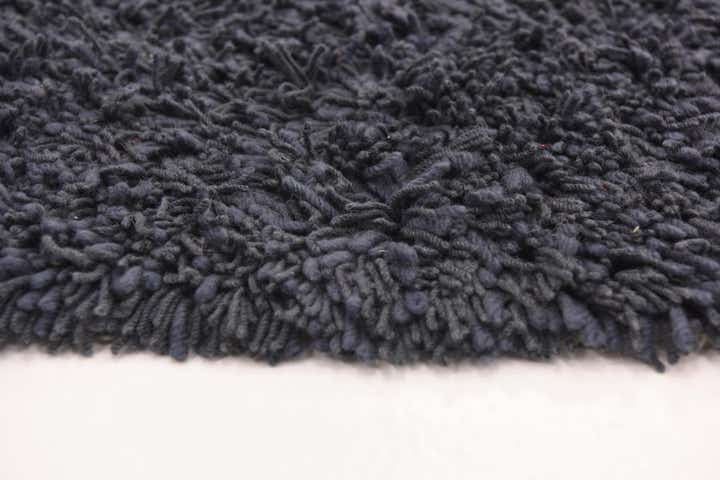 5' 7 x 7' 5 Solid Shag Rug