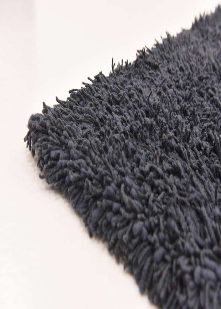 5' 7 x 7' 5 Solid Shag Rug