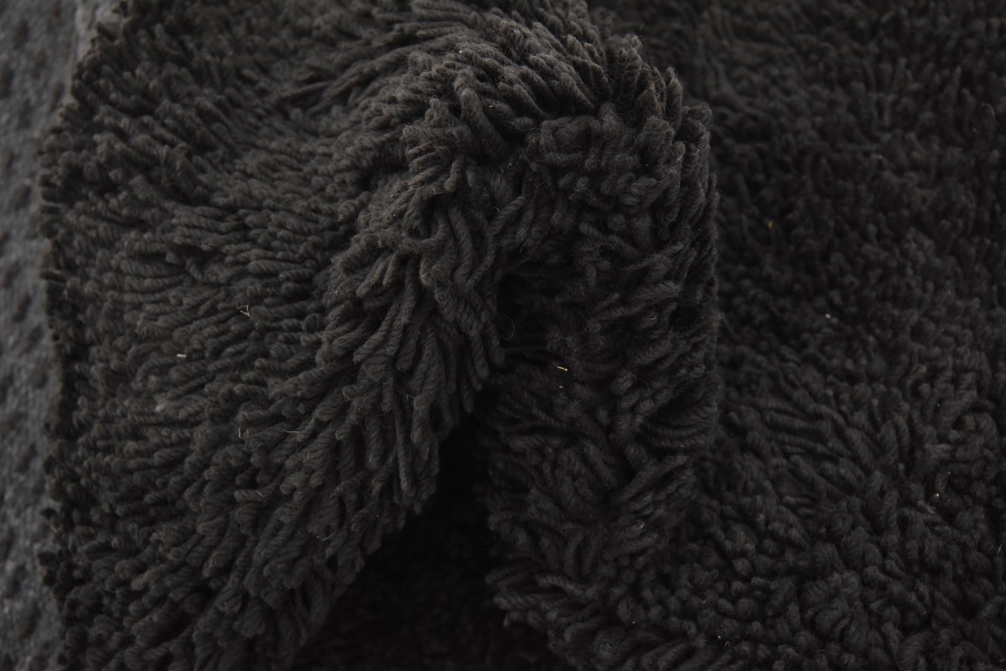 5' 7 x 7' 7 Solid Shag Rug