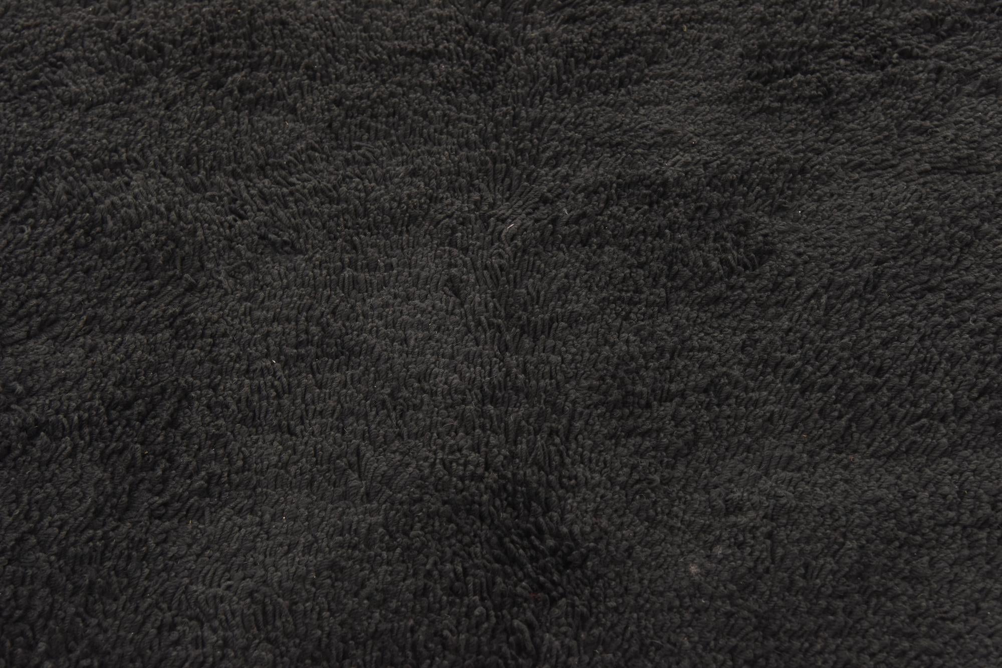 5' 7 x 7' 7 Solid Shag Rug