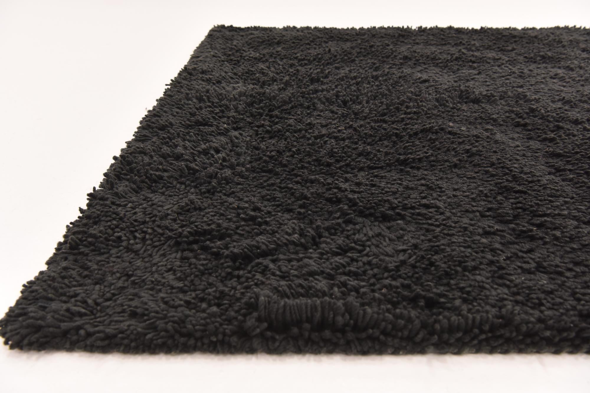 5' 7 x 7' 7 Solid Shag Rug