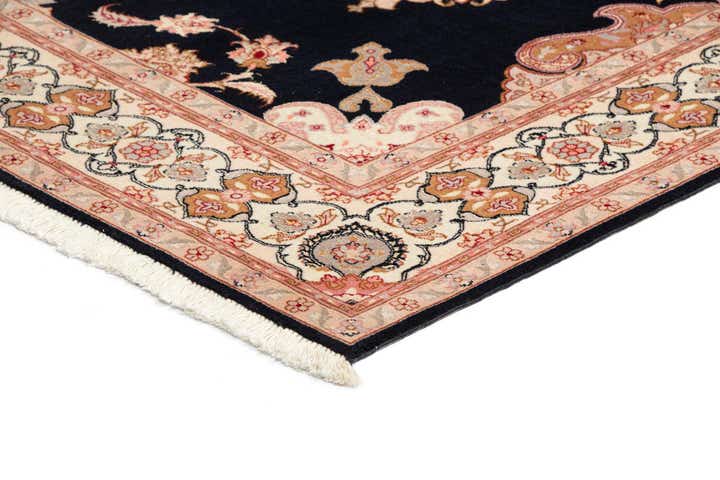 5' x 6' 11 Tabriz Rug