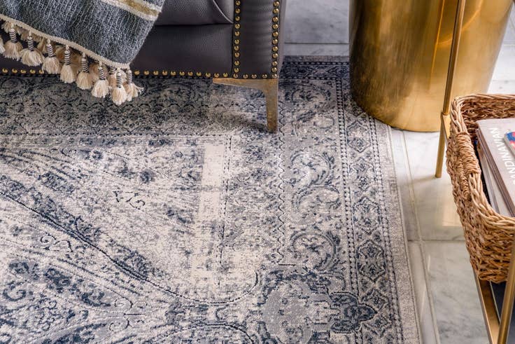 Detail image of 10' x 14' 5 Villa Rug