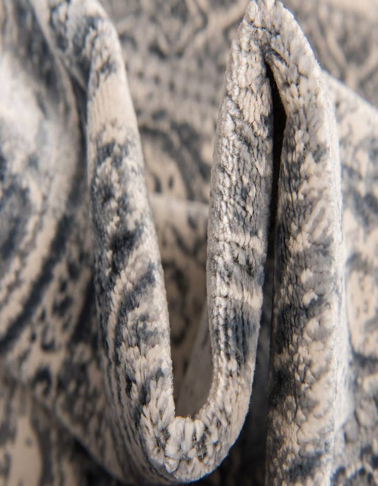 Detail image of 7' 10 x 10' Villa Rug