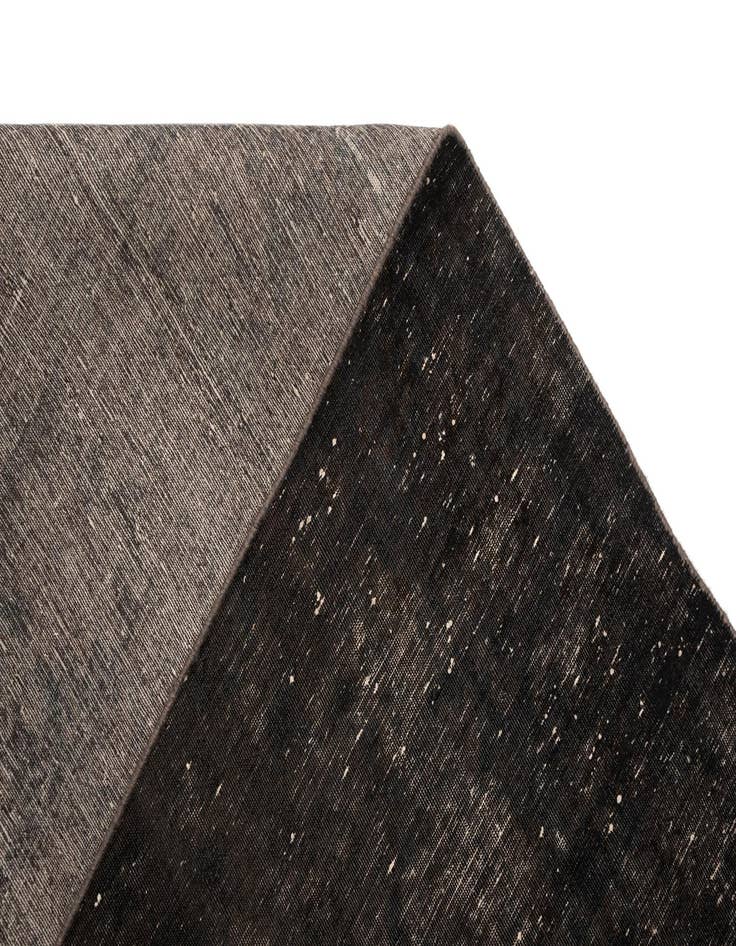 Detail image of 9' 5 x 12' 8 Vintage Royal Rug