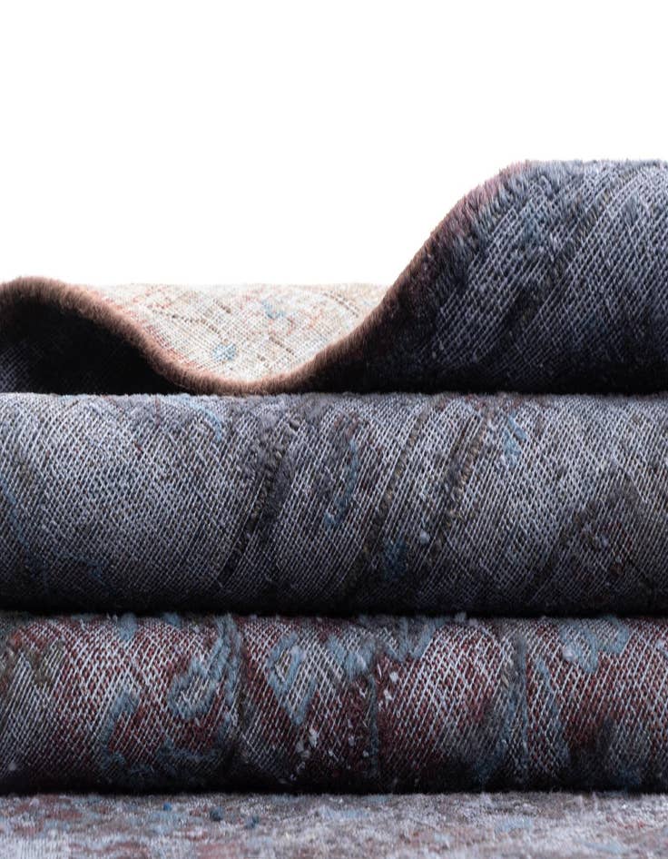 Detail image of 9' 6 x 12' 7 Vintage Royal Wool Rug