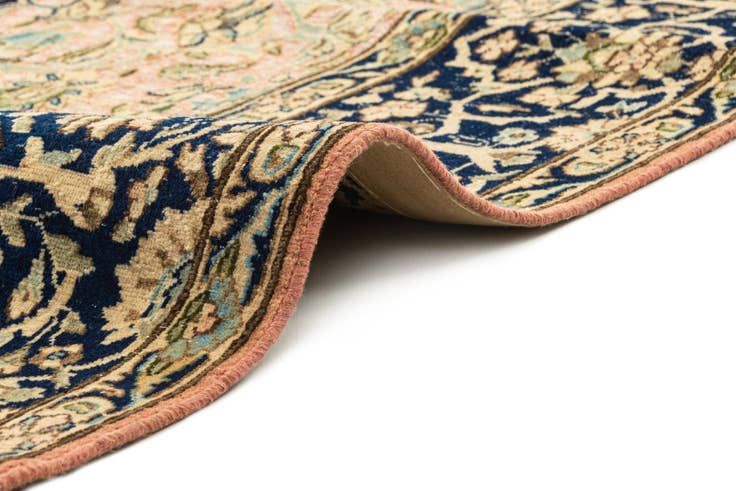 Detail image of 7' x 9' 6 Vintage Royal Rug