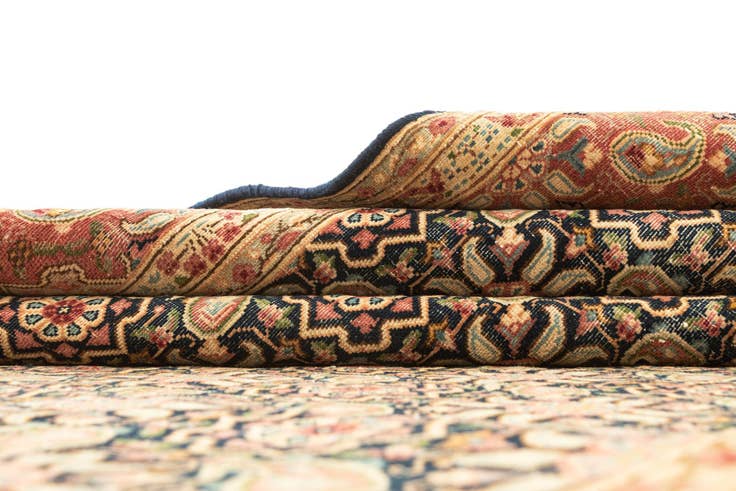 Detail image of 5' 1 x 8' Vintage Royal Rug