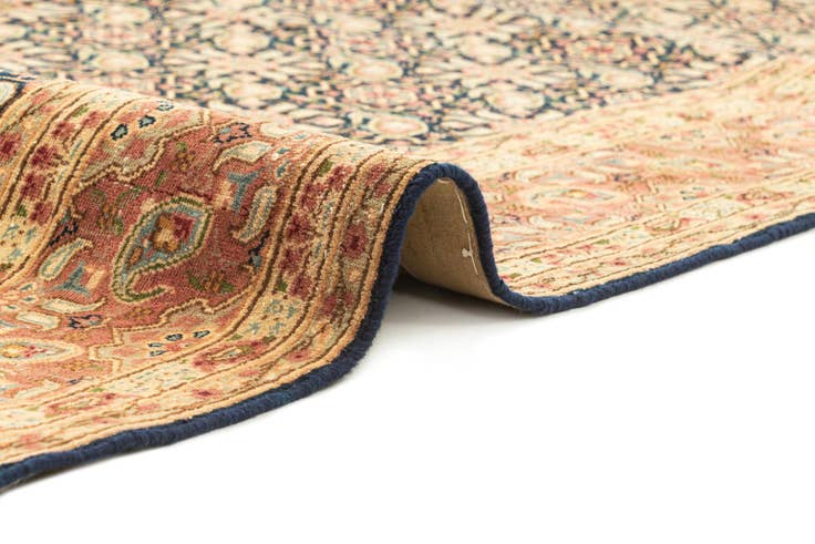 Detail image of 5' 1 x 8' Vintage Royal Rug