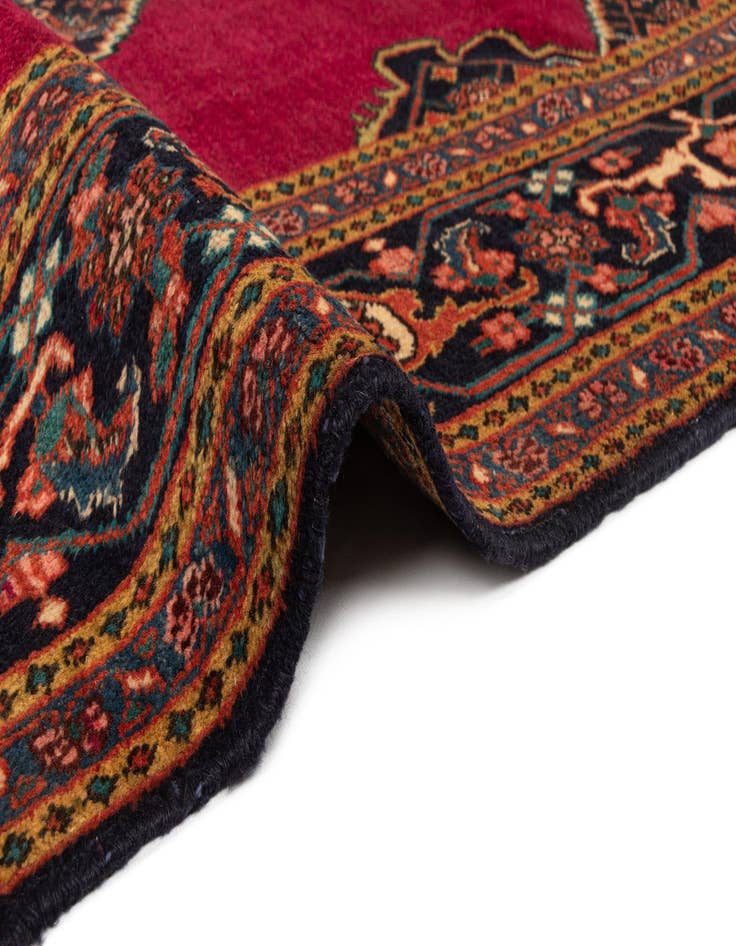 Detail image of 7' 5 x 10' 7 Viss Wool Rug