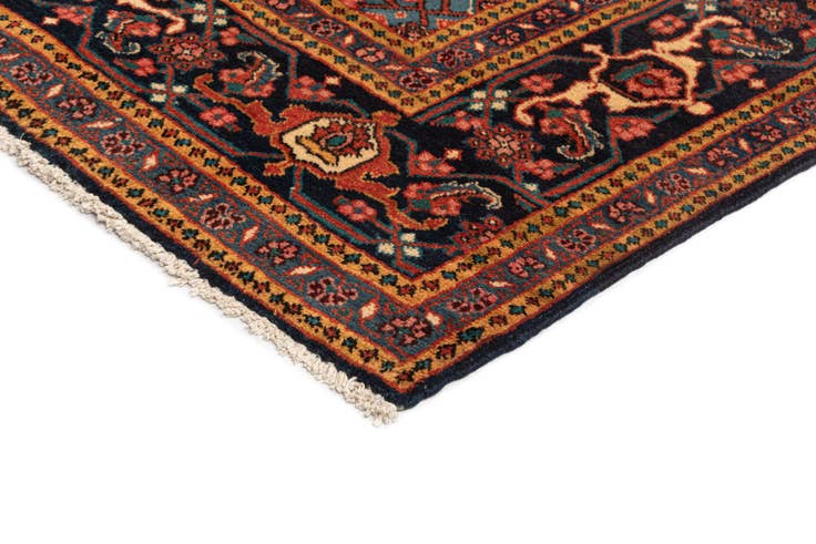 Detail image of 7' 5 x 10' 7 Viss Wool Rug