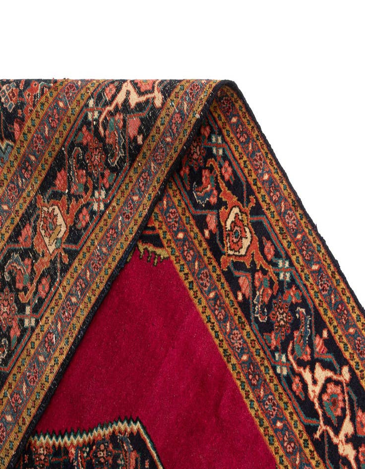 Detail image of 7' 5 x 10' 7 Viss Wool Rug