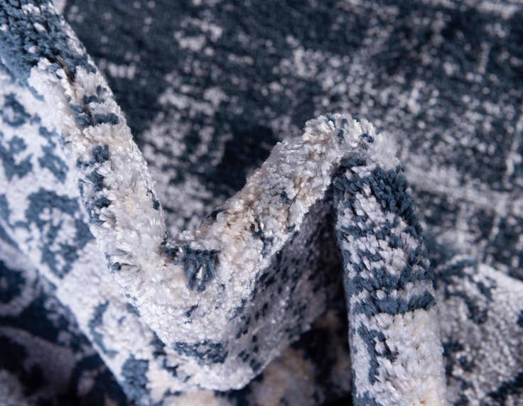 Detail image of 6' x 6' Estate Round Rug