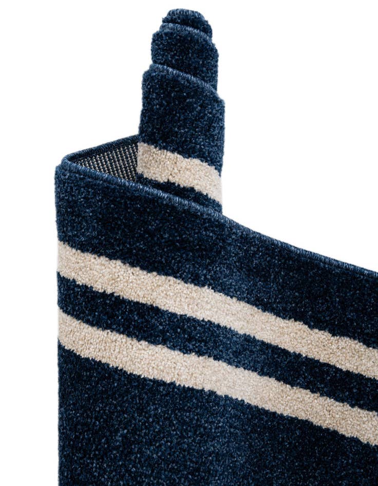 Detail image of 7' 10 x 7' 10 Greek Key Round Rug