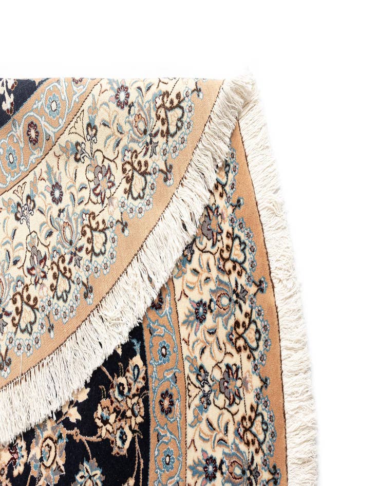 Detail image of 6' 8 x 6' 8 Nain Round Rug