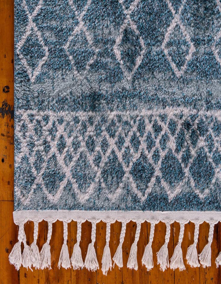 Detail image of 2' 4 x 6' Artemis Runner Rug