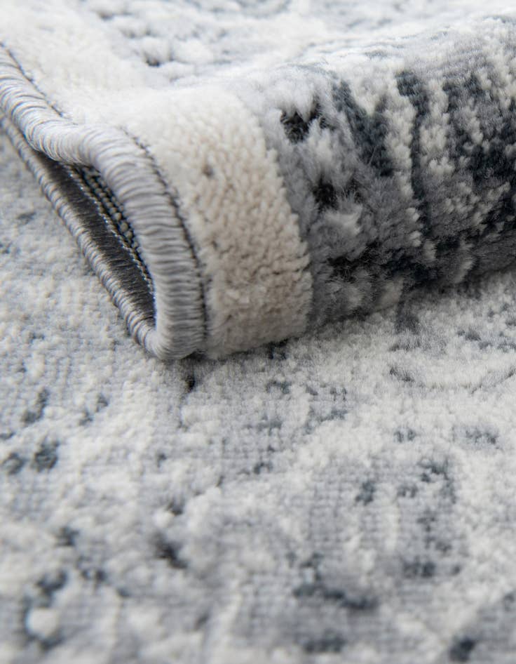 Detail image of 2' x 6' 9 Eliza Runner Rug