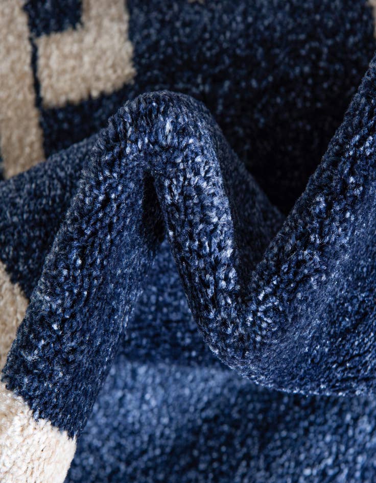 Detail image of 2' 7 x 10' Greek Key Runner Rug