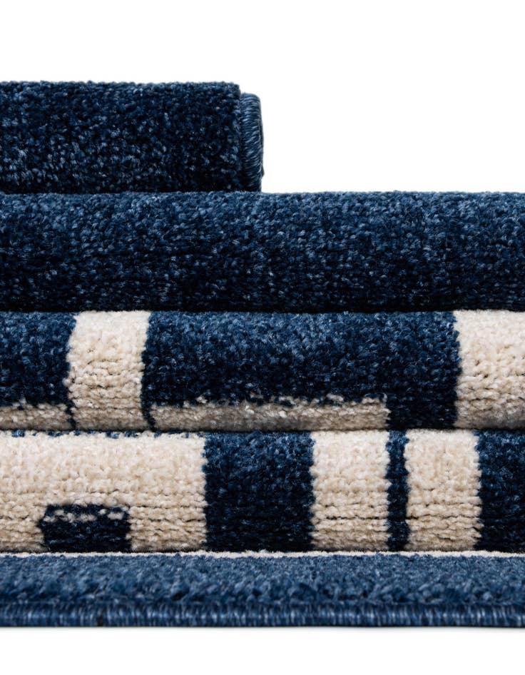 Detail image of 2' 7 x 10' Hera Runner Rug