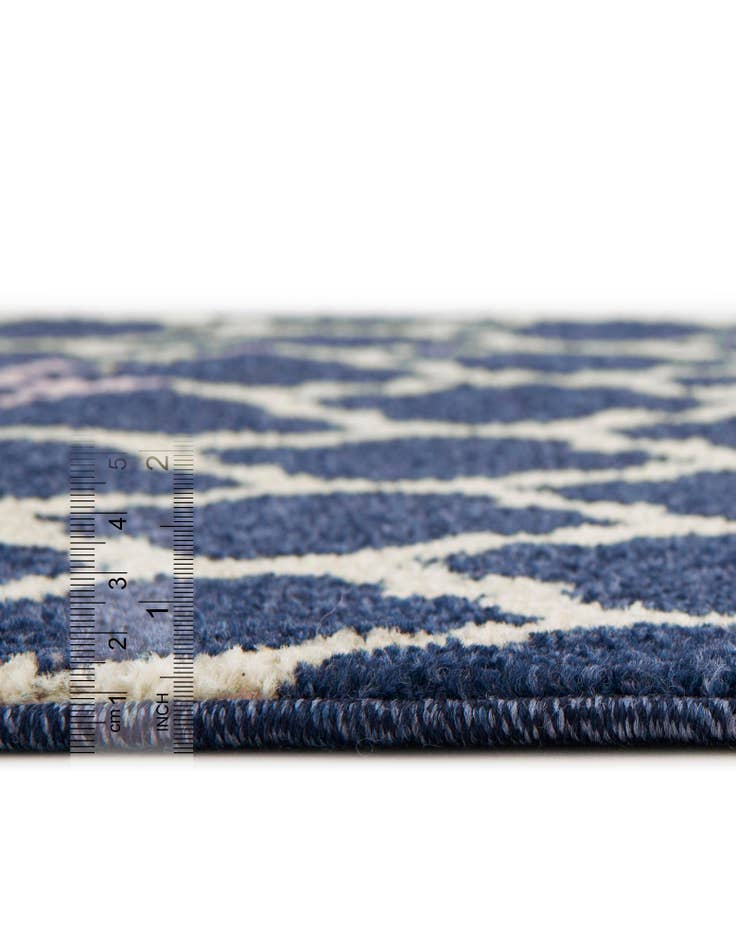 Detail image of 2' 7 x 13' Lattice Runner Rug