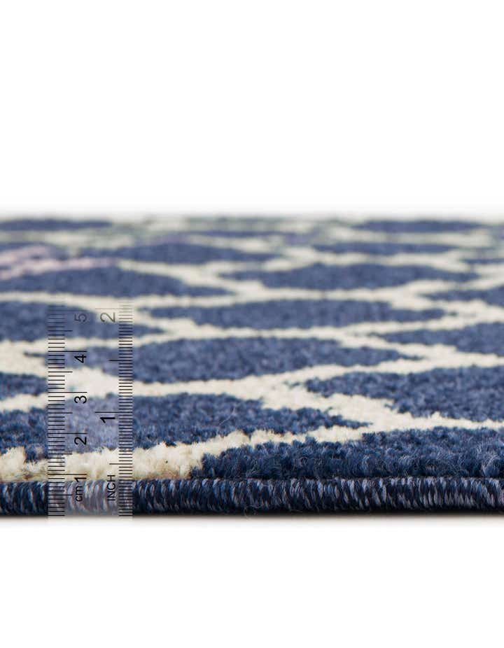 2' 7 x 19' 8 Lattice Runner Rug