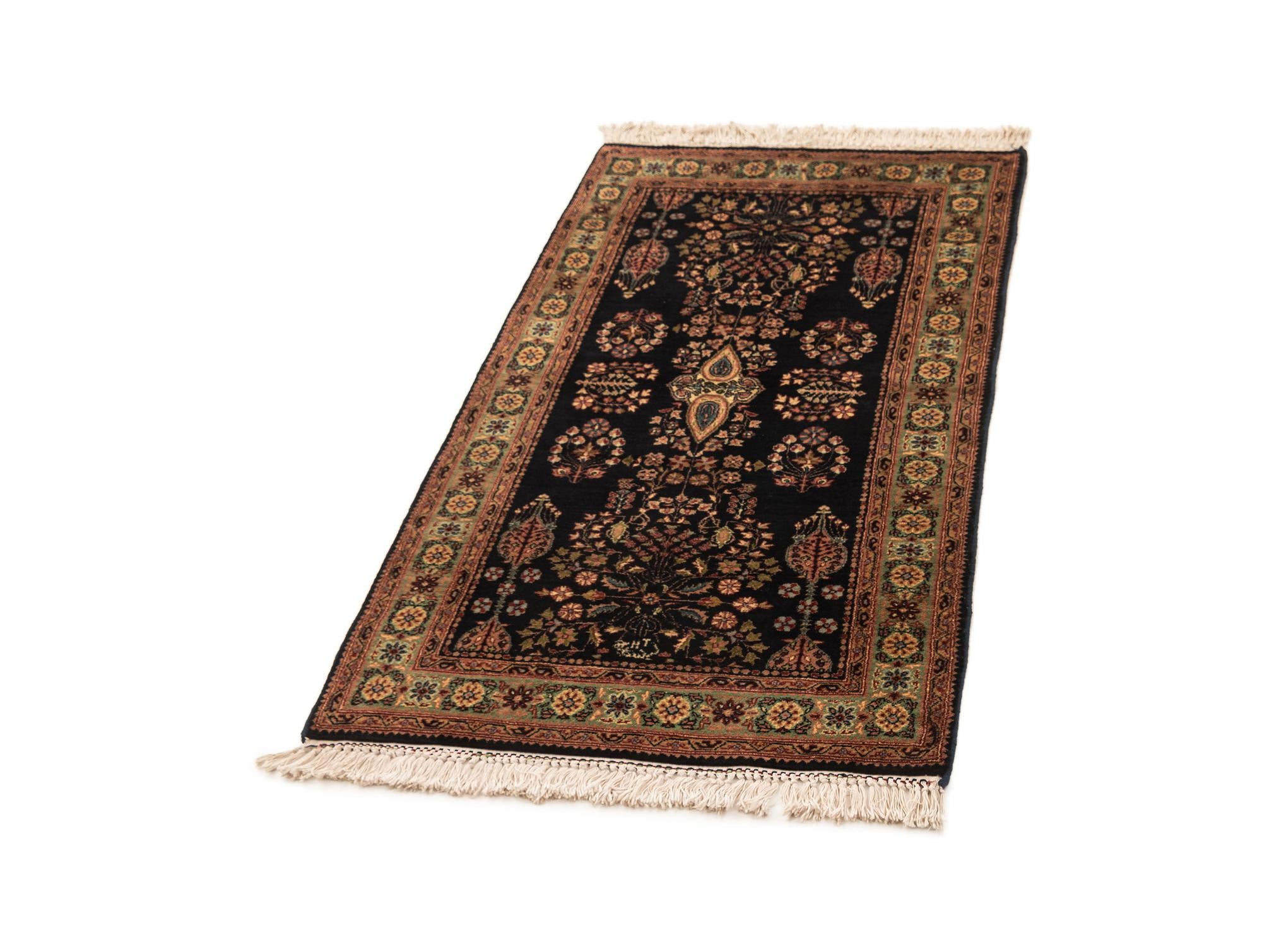 2' 5 x 4' 7 Sarouk Runner Rug