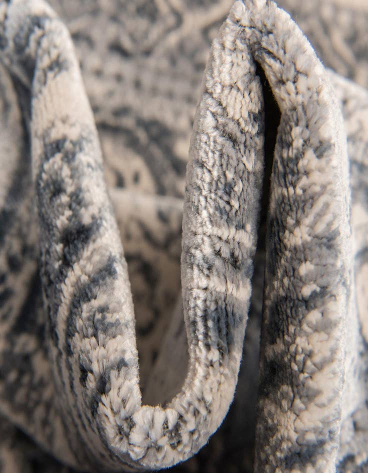 Detail image of 2' x 6' 9 Villa Runner Rug