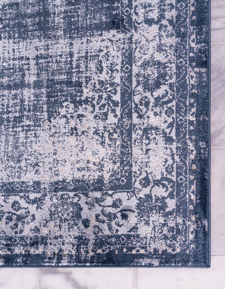 Detail image of 7' 10 x 7' 10 Estate Square Rug