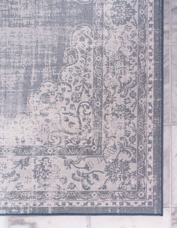 Detail image of 7' 10 x 7' 10 Estate Square Rug