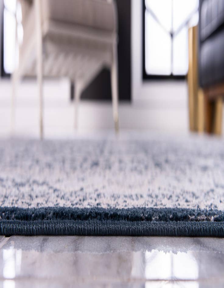 Detail image of 7' 10 x 7' 10 Estate Square Rug