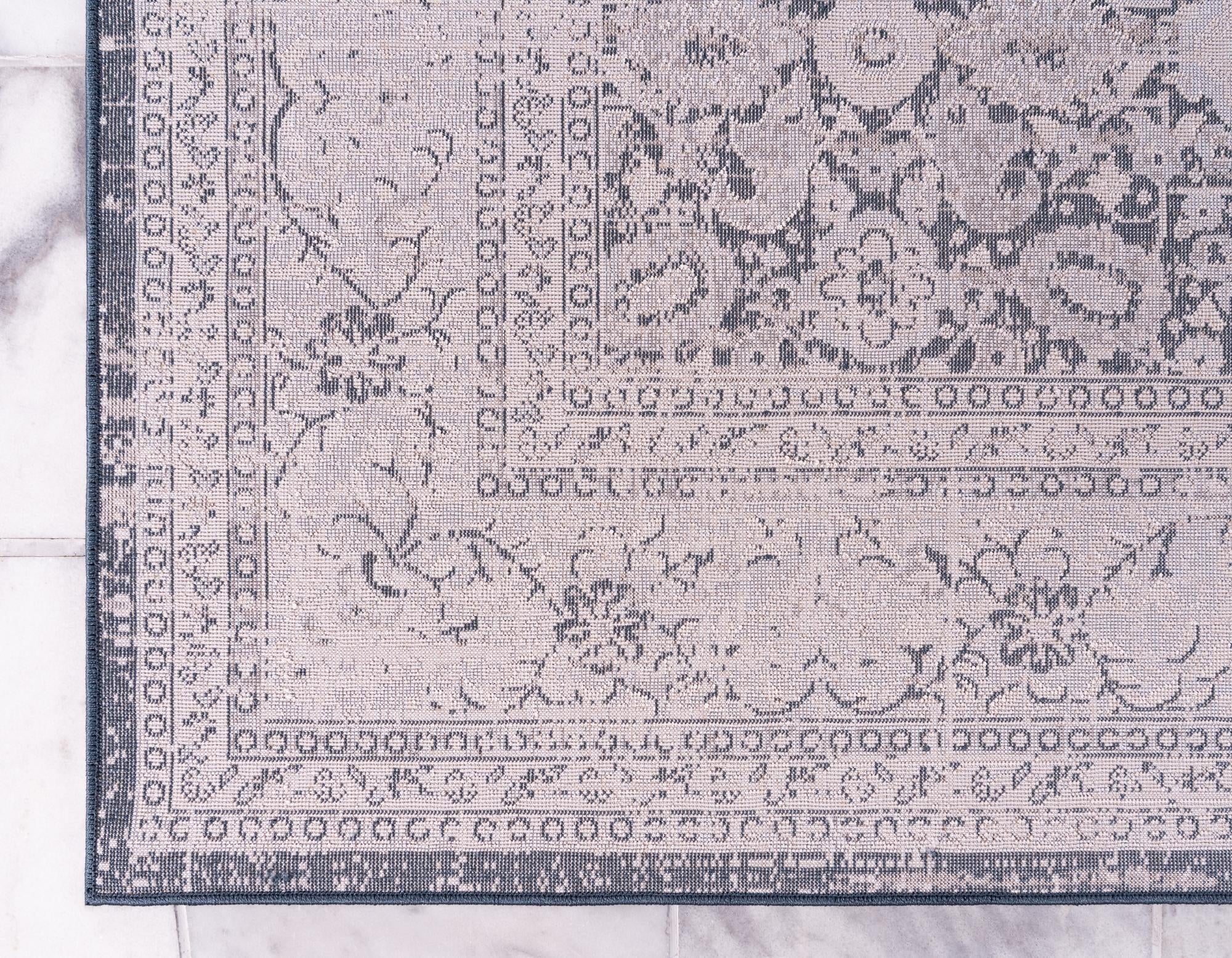 7' 10 x 7' 10 Estate Square Rug