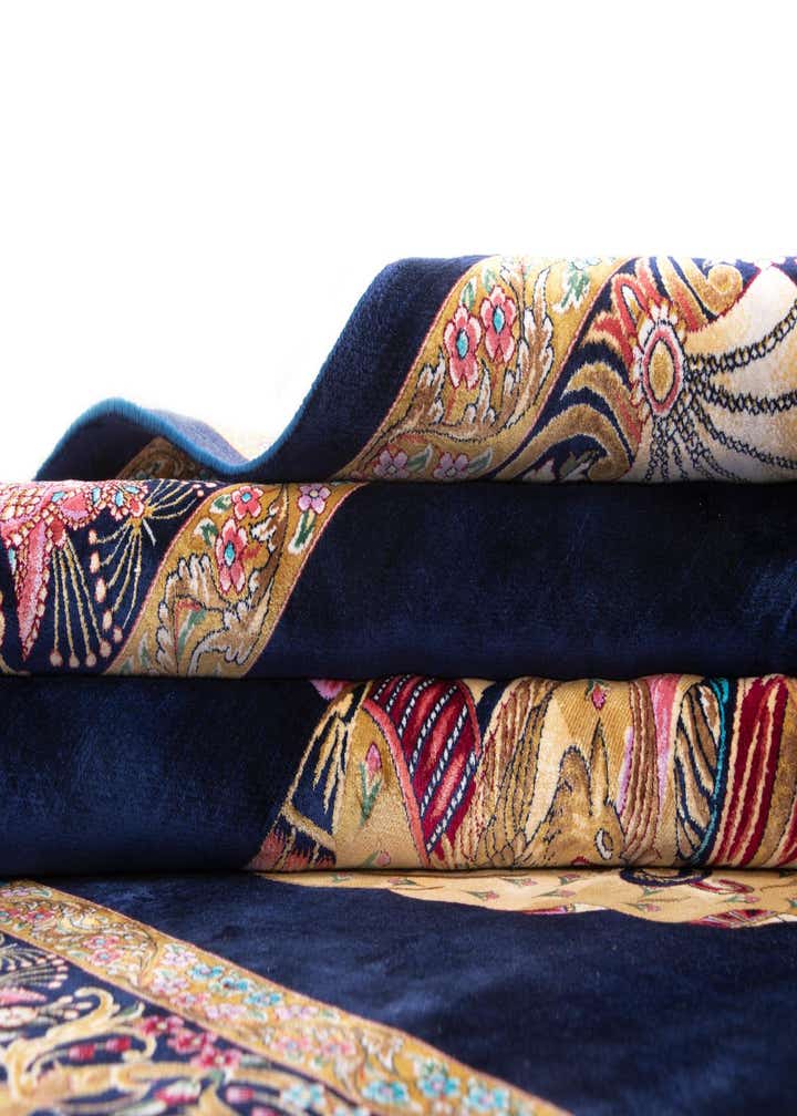 4' 11 x 4' 11 Ghom Design Square Rug
