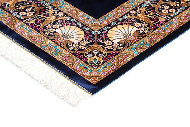 4' 11 x 4' 11 Ghom Design Square Rug